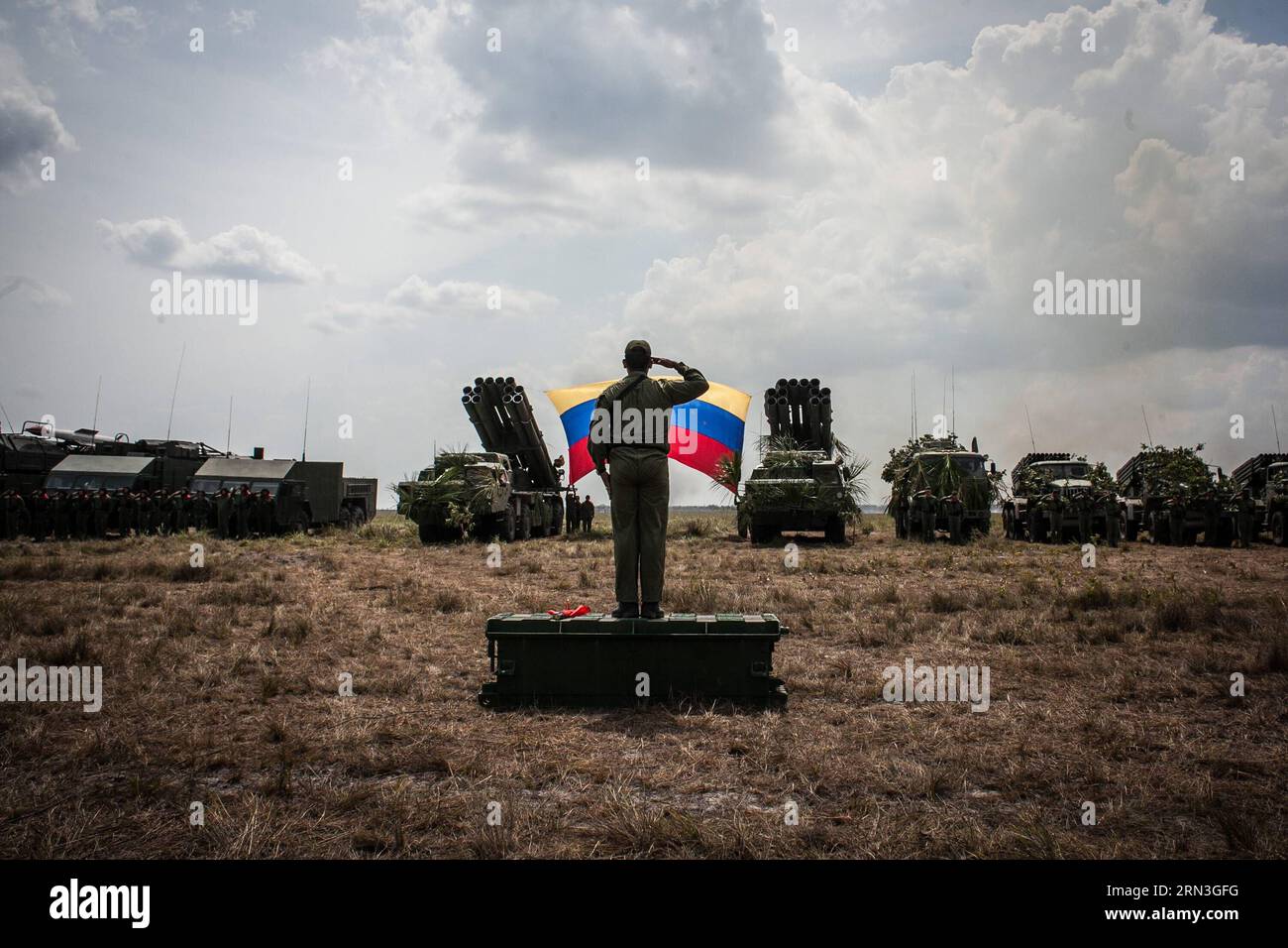 (150415) -- APURE, April 15, 2015 -- A member of the Bolivarian Armed National Force (FANB) takes part in the military exercise 2015 Sovereign Shield in San Carlos del Meta, Apure state, Venezuela, on April 15, 2015. The FANB held a military exercise of antiaircraft artillery drill 2015 Sovereign Shield with the participation of 480 military members, according to local press. Boris Vergara) (azp) VENEZUELA-APURE-MILITARY-EXERCISE e BorisxVergara PUBLICATIONxNOTxINxCHN   April 15 2015 a member of The Bolivarian Armed National Force  Takes Part in The Military EXERCISE 2015 Sovereign Shield in S Stock Photo