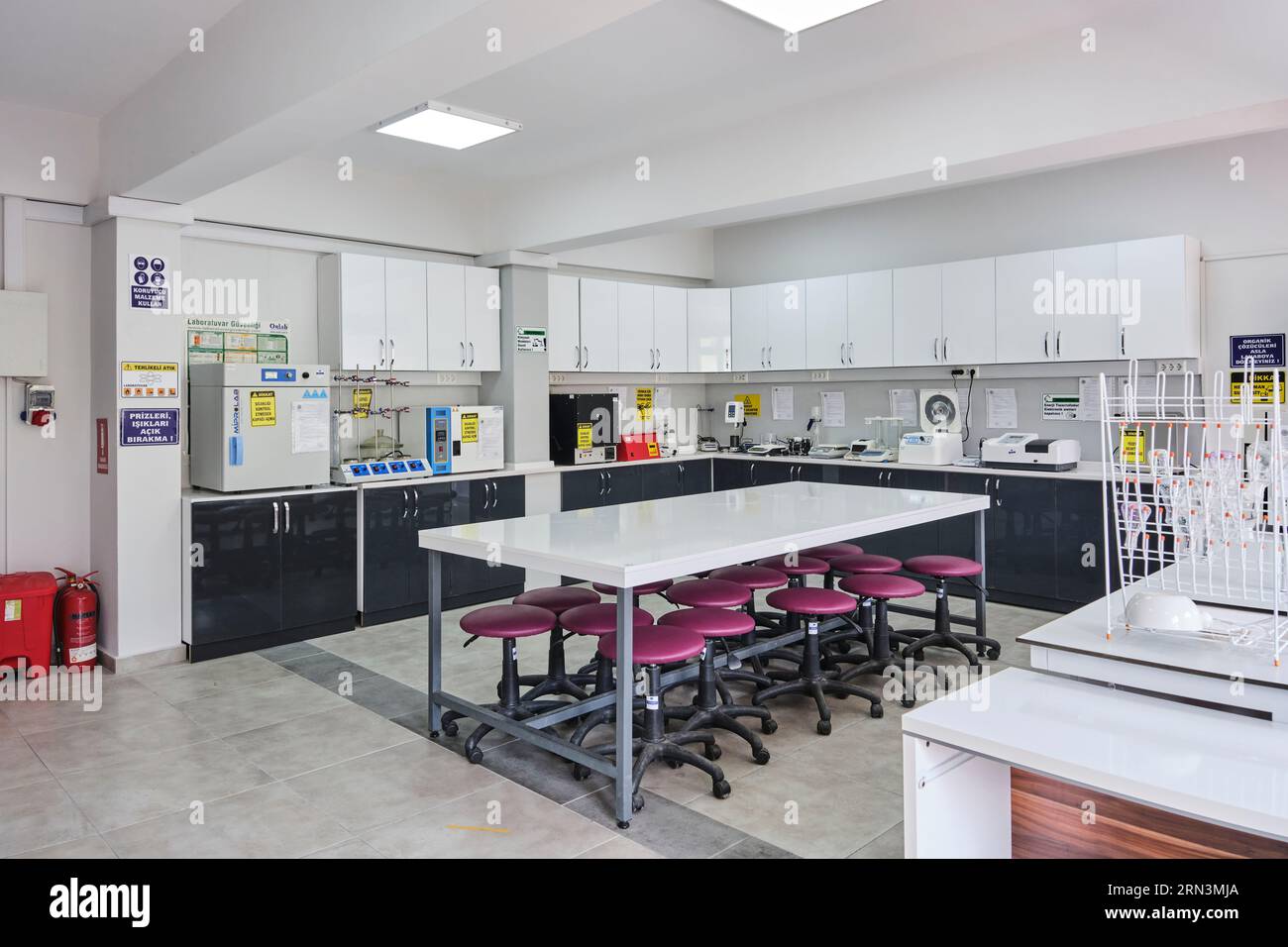 factory. lab. class Stock Photo Alamy