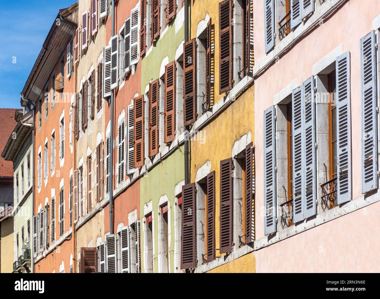 Old house facades with shutters, Rue Jean-Jacques Rousseau, Vieille Ville, Annecy, Haute-Savoie, Auvergne-Rhône-Alpes, France Stock Photo