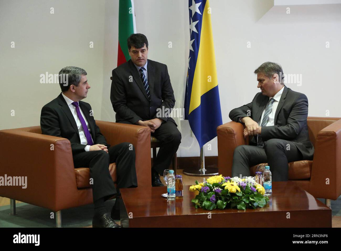 (150423) -- SARAJEVO, April 23, 2015 -- Chairman of the Council of Ministers of Bosnia and Herzegovina (BiH) Denis Zvizdic (R) meets with visiting Bulgarian President Rosen Plevneliev (L) in Sarajevo, BiH, on April 23, 2015. Bulgarian President Rosen Plevneliev arrived in Sarajevo Wednesday for a two-day state visit. ) BOSNIA AND HERZEGOVINA-SARAJEVO-BULGARIA-VISIT HarisxMemija PUBLICATIONxNOTxINxCHN   Sarajevo April 23 2015 Chairman of The Council of Minister of Bosnia and Herzegovina BIH Denis  r Meets With Visiting Bulgarian President Roses  l in Sarajevo BIH ON April 23 2015 Bulgarian Pres Stock Photo