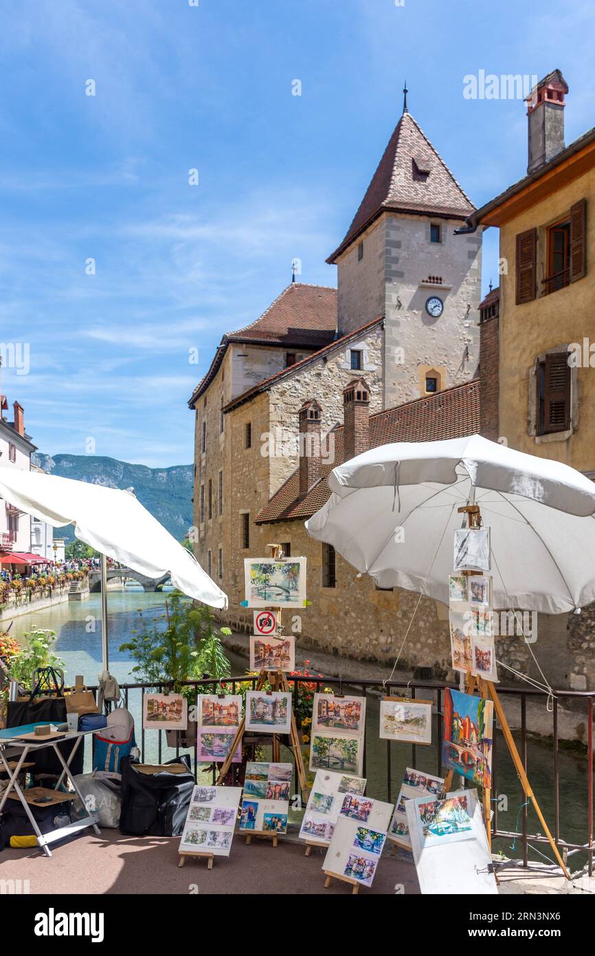 Art stall by Pont Morens, Passage de l'Isle, Vieille Ville, Annecy, Haute-Savoie, Auvergne-Rhône-Alpes, France Stock Photo