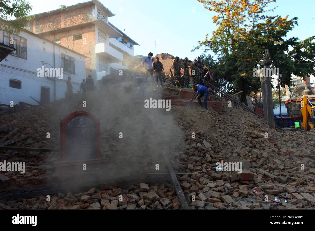 (150427) -- KATHMANDU, April 27, 2015 -- Rescuers search for victims trapped under a fallen temple at Hanuman Dhoka Durbar Square after the massive earthquake in Kathmandu, Nepal, April 27, 2015. Death toll climbed to 3,815 following a massive 7.9-magnitude earthquake in Nepal Saturday, while 7,046 sustained injuries, says the country s ministry of foreign affairs Monday. ) NEPAL-KATHMANDU-EARTHQUAKE-AFTERMATH SunilxSharma PUBLICATIONxNOTxINxCHN   Kathmandu April 27 2015 Rescue Search for Victims Trapped Under a Fall Temple AT Hanuman Dhoka Durbar Square After The Massive Earthquake in Kathman Stock Photo