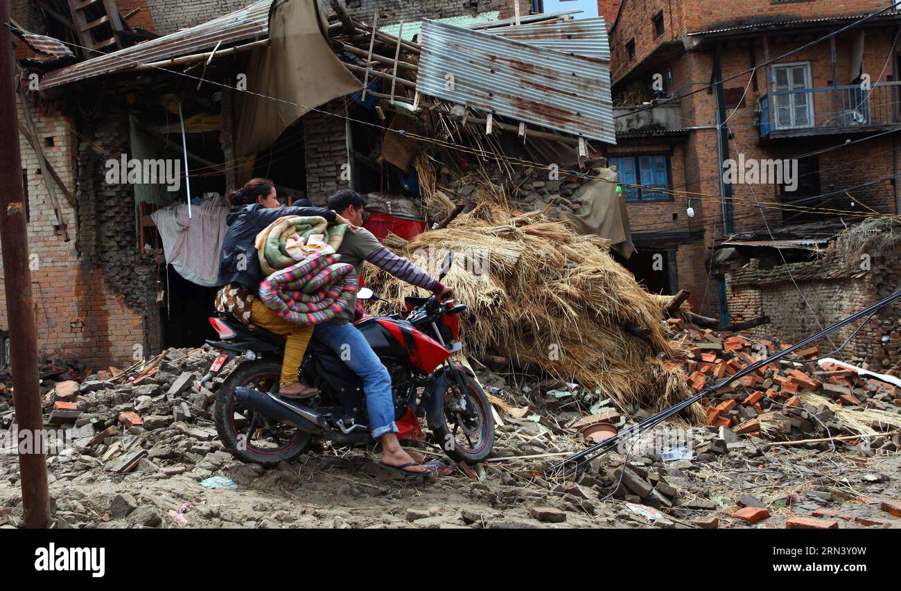 (150429) -- LALITPUR, April 29, 2015 -- People carry their belongings from damaged buildings after earthquake in Lalitpur, Nepal, April 29, 2015. The 7.9-magnitude quake hit Nepal at midday on Saturday. The death toll from the powerful earthquake has soared to 5,057 and a total of 10,915 others were injured. )(bxq) NEPAL-LALITPUR-EARTHQUAKE-AFTERMATH SunilxSharma PUBLICATIONxNOTxINxCHN   Lalitpur April 29 2015 Celebrities Carry their belonging from damaged Buildings After Earthquake in Lalitpur Nepal April 29 2015 The 7 9 magnitude Quake Hit Nepal AT midday ON Saturday The Death toll from The Stock Photo