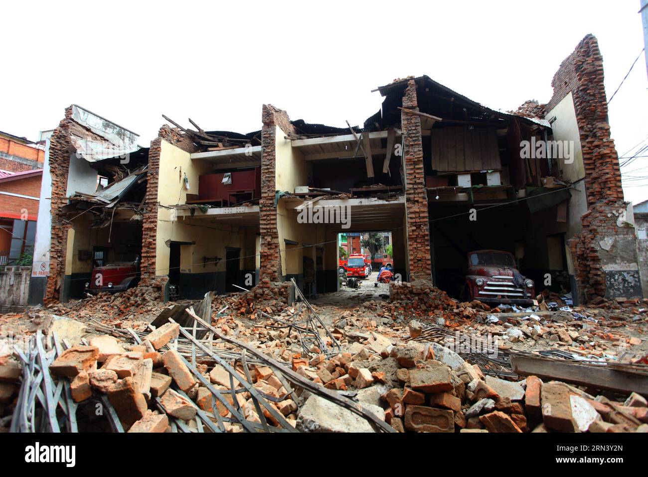 (150429) -- LALITPUR, April 29, 2015 -- A fire station is seen damaged after earthquake in Lalitpur, Nepal, April 29, 2015. The 7.9-magnitude quake hit Nepal at midday on Saturday. The death toll from the powerful earthquake has soared to 5,057 and a total of 10,915 others were injured. ) (djj) NEPAL-LALITPUR-EARTHQUAKE-AFTERMATH SunilxSharma PUBLICATIONxNOTxINxCHN   Lalitpur April 29 2015 a Fire Station IS Lakes damaged After Earthquake in Lalitpur Nepal April 29 2015 The 7 9 magnitude Quake Hit Nepal AT midday ON Saturday The Death toll from The Powerful Earthquake has soared to 5  and a tot Stock Photo