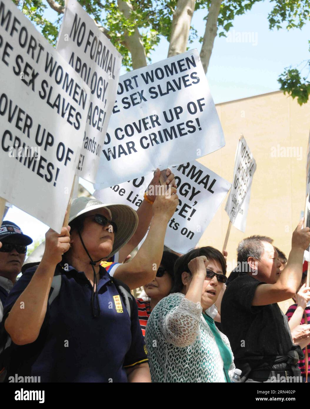 Protesters from Chinese community are seen in a demonstration against visiting Japanese Prime Minister Shinzo Abe in Stanford University, California, the United States, on April 30, 2015. Over one hundred Chinese and Korean Americans gathered outside Stanford Unviersity s Bing Concert Hall and urged visiting Japanese Prime Minister Shinzo Abe to stop distorting history when he arrived there for a speech on campus. )(azp) US-CALIFORNIA-STANDFORD-JAPAN PM-SPPECH xuxyong PUBLICATIONxNOTxINxCHN   protesters from Chinese Community are Lakes in a Demonstration against Visiting Japanese Prime Ministe Stock Photo