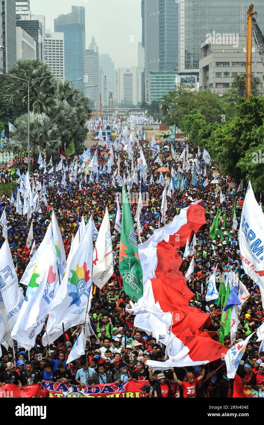 (150501) -- JAKARTA, May 1, 2015 -- Workers carry a giant Indonesian national flag during a celebration marking International Labor Day on Thamrin street in Jakarta, Indonesia, May 1, 2015. More than a hundred thousand of Indonesian workers gather at the main street in Jakarta and parade to the President Palace to celebrate International Labor Day. ) INDONESIA-JAKARTA-INTERNATIONAL LABOR DAY VerixSanovri PUBLICATIONxNOTxINxCHN   Jakarta May 1 2015 Workers Carry a Giant Indonesian National Flag during a Celebration marking International Laboratory Day ON Thamrin Street in Jakarta Indonesia May Stock Photo