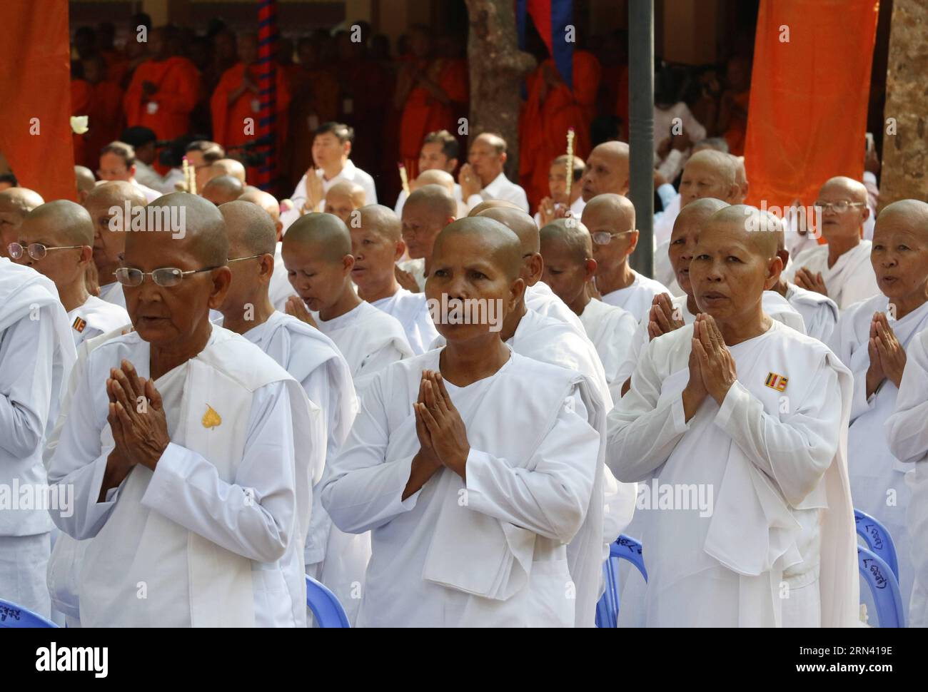 KULTUR Buddhisten feiern Vesakhfest (150502) -- KANDAL, May 2, 2015 -- Cambodian Buddhist nuns pray on the Visak Bochea Day in Kandal province, Cambodia, May 2, 2015. Cambodia on Saturday marked the Visak Bochea Day, which was held to commemorate the anniversary of the Lord Buddha s birth, enlightenment and death. )(azp) CAMBODIA-KANDAL-VISAK BOCHEA DAY Sovannara PUBLICATIONxNOTxINxCHN   Culture Buddhists celebrate   Kandal May 2 2015 Cambodian Buddhist Nuns Pray ON The  Bochea Day in Kandal Province Cambodia May 2 2015 Cambodia ON Saturday marked The  Bochea Day Which what Hero to commemorate Stock Photo