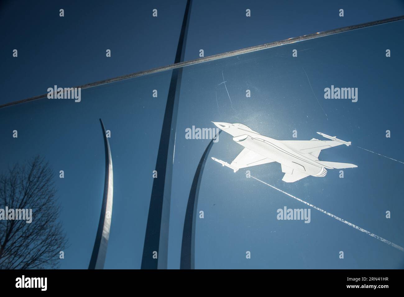 ARLINGTON, Virginia, United States — The Air Force Memorial, with its soaring spires, stands as a tribute to the men and women who have served in the United States Air Force. Located in Arlington, it offers visitors a symbolic representation of flight and the Air Force's enduring legacy in defense and aerospace. Stock Photo