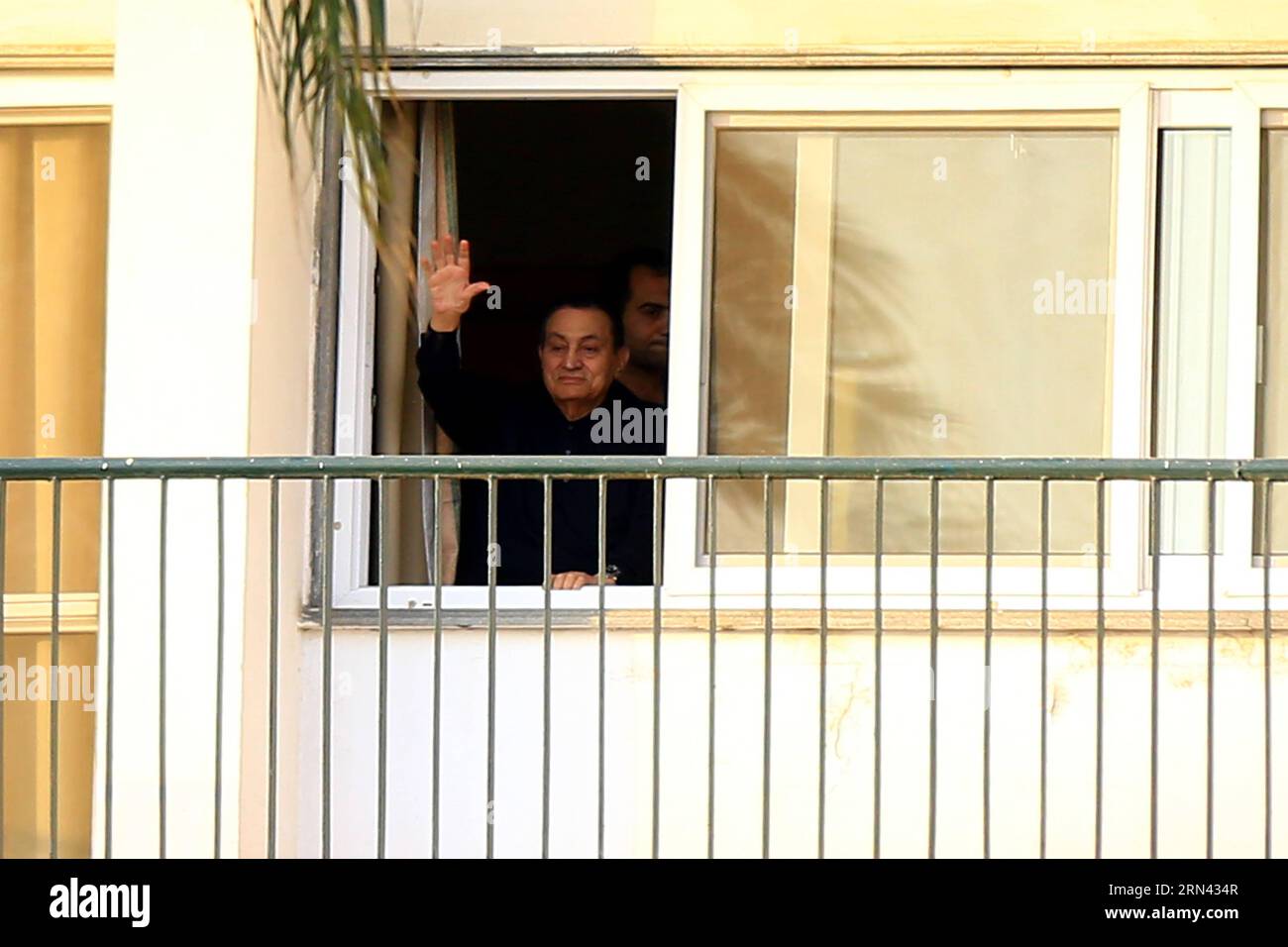 (150504) -- CAIRO, May 4, 2015 -- Egypt s former President Hosni Mubarak waves his hand from his room to supporters who gather outside Maadi Armed Forces Hospital where he is currently house arrested in Cairo, Egypt, on May 4, 2015. Supporters of the former president celebrated on Monday his 87-year birthday. ) EGYPT-CAIRO-MUBARAK-BIRTHDAY AhmedxRamadan PUBLICATIONxNOTxINxCHN   Cairo May 4 2015 Egypt S Former President Hosni Mubarak Waves His Hand from His Room to Supporters Who gather outside Maadi Armed Forces Hospital Where he IS currently House Arrested in Cairo Egypt ON May 4 2015 Support Stock Photo