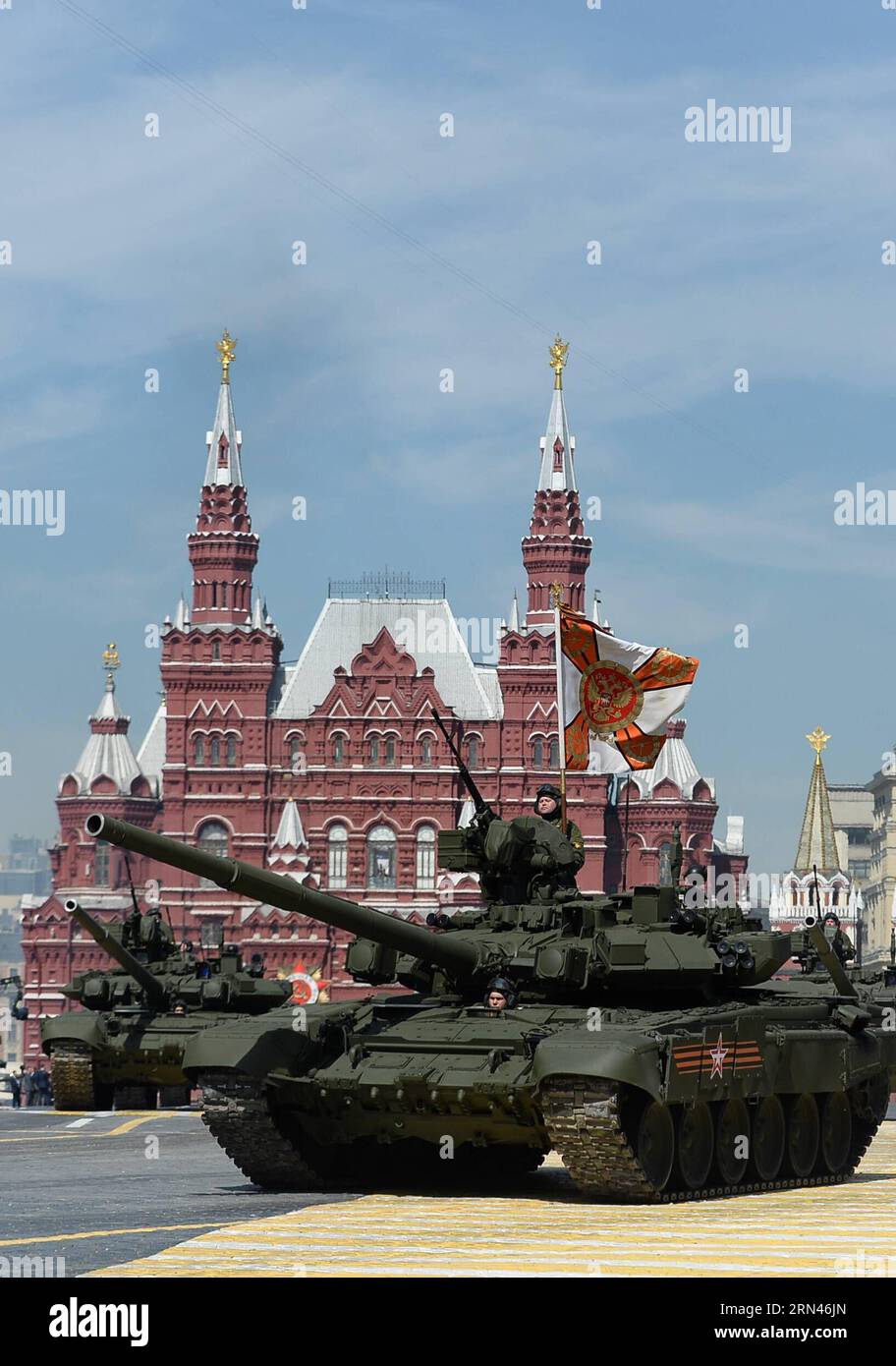 (150509) -- MOSCOW, May 9, 2015 -- T-90 tanks move across the Red Square during the military parade marking the 70th anniversary of the victory in the Great Patriotic War, in Moscow, Russia, May 9, 2015. ) (wjq) RUSSIA-MOSCOW-VICTORY DAY PARADE JiaxYuchen PUBLICATIONxNOTxINxCHN   Moscow May 9 2015 T 90 Tanks Move across The Red Square during The Military Parade marking The 70th Anniversary of The Victory in The Great Patriotic was in Moscow Russia May 9 2015 wjq Russia Moscow Victory Day Parade JiaxYuchen PUBLICATIONxNOTxINxCHN Stock Photo