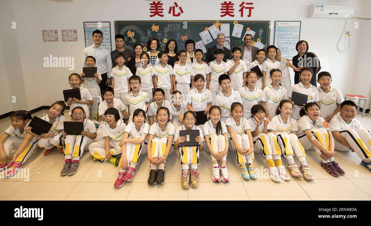 (150512) -- BEIJING, May 12, 2015 -- Tim Cook (back, 2nd R), CEO of Apple Inc., poses for a group photo with teachers and students at the Primary School attached to Communication University of China in Beijing, capital of China, May 12, 2015. Tim Cook visited the Primary School attached to Communication University of China on Tuesday. ) (yxb) CHINA-BEIJING-APPLE CEO-PRIMARY SCHOOL-VISIT(CN) LixMing PUBLICATIONxNOTxINxCHN   150512 Beijing May 12 2015 Tim Cook Back 2nd r CEO of Apple INC Poses for a Group Photo With Teachers and Students AT The Primary School Attached to Communication University Stock Photo