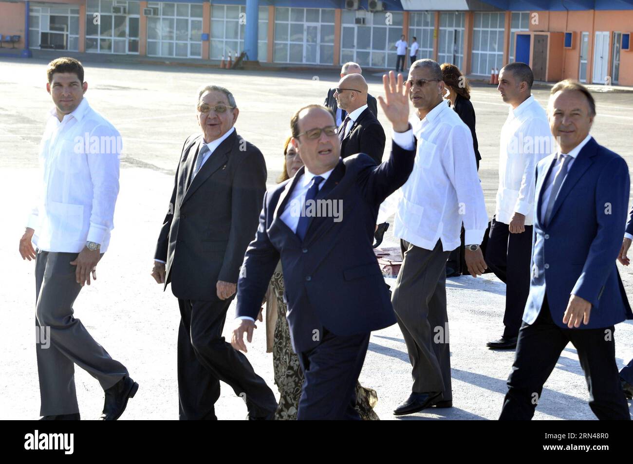 (150512) -- HAVANA, May 12, 2015 -- French President Francois Hollande (C), accompanied by his Cuban counterpart Raul Castro (2nd L), waves hands upon his departure for Haiti in the Jose Marti International Airport, Havana, Cuba, on May 12, 2015. French President Francois Hollande made a historic visit to Cuba on Monday, during which he sought to bolster relations with the island country by strengthening political and economic connections. Ferval/) (rtg) MADE QUALITY AVAILABLE CUBA-HAVANA-FRANCE-POLITICS-VISIT PRENSAxLATINA PUBLICATIONxNOTxINxCHN   150512 Havana May 12 2015 French President Fr Stock Photo