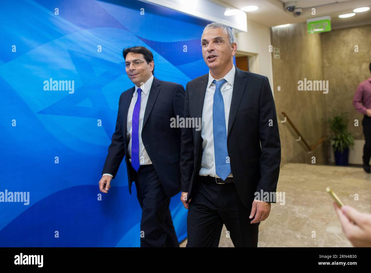(150515) -- JERUSALEM, May 15, 2015 -- Incoming Israeli Finance Minister Moshe Kahlon (R) arrives for the first cabinet meeting of the Israel s 34th government at the Prime Minister s office in Jerusalem, on May 15, 2015. Israeli Prime Minister Benjamin Netanyahu s right-wing new coalition government was sworn in late Thursday night, after the parliament approved it by a razor-thin 61-59 majority. /Yonatan Sindel) MIDEAST-JERUSALEM-ISRAEL-34TH GOV T-FIRST CABINET MEETING JINI PUBLICATIONxNOTxINxCHN   Jerusalem May 15 2015 Incoming Israeli Finance Ministers Moshe Kahlon r arrives for The First Stock Photo
