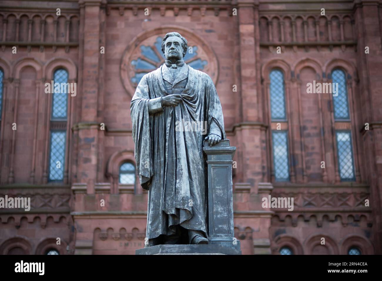 James Smithson Statue Smithsonian Castle Washington DC // WASHINGTON DC ...