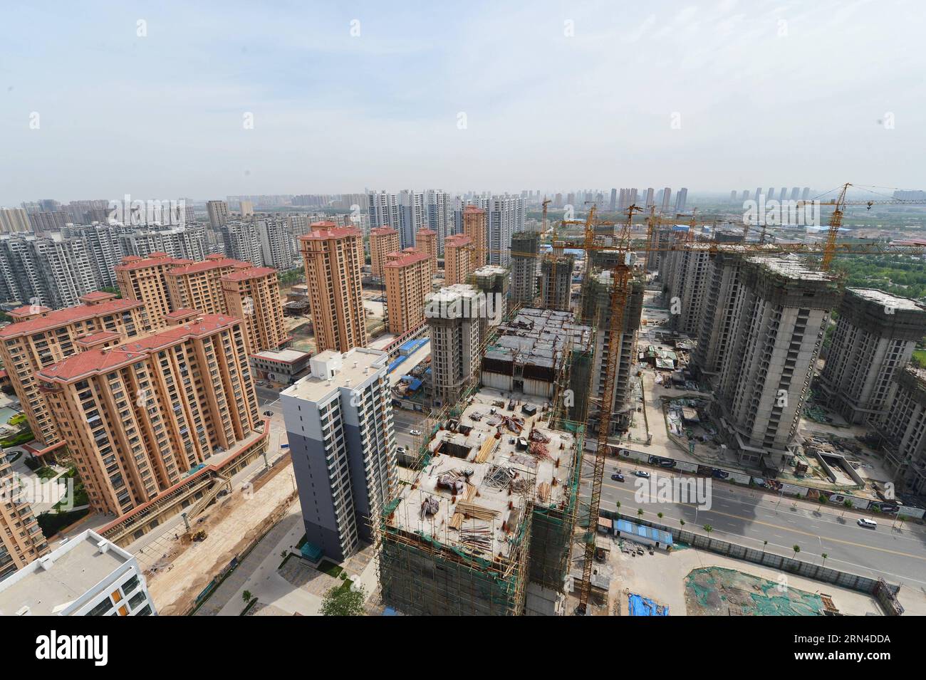 Photo taken on May 16, 2015 shows commercial residential buildings under construction in the Yuhua District of Shijiazhuang, capital of north China s Hebei Province. China s real estate market remained anemic with new home prices in April registering month-on-month declines in 48 of the 70 surveyed cities. ) (wf) CHINA-APRIL-REAL ESTATE MARKET (CN) ZhuxXudong PUBLICATIONxNOTxINxCHN   Photo Taken ON May 16 2015 Shows Commercial Residential Buildings Under Construction in The Yuhua District of Shijiazhuang Capital of North China S Hebei Province China S Real Estate Market remained anemic With Ne Stock Photo