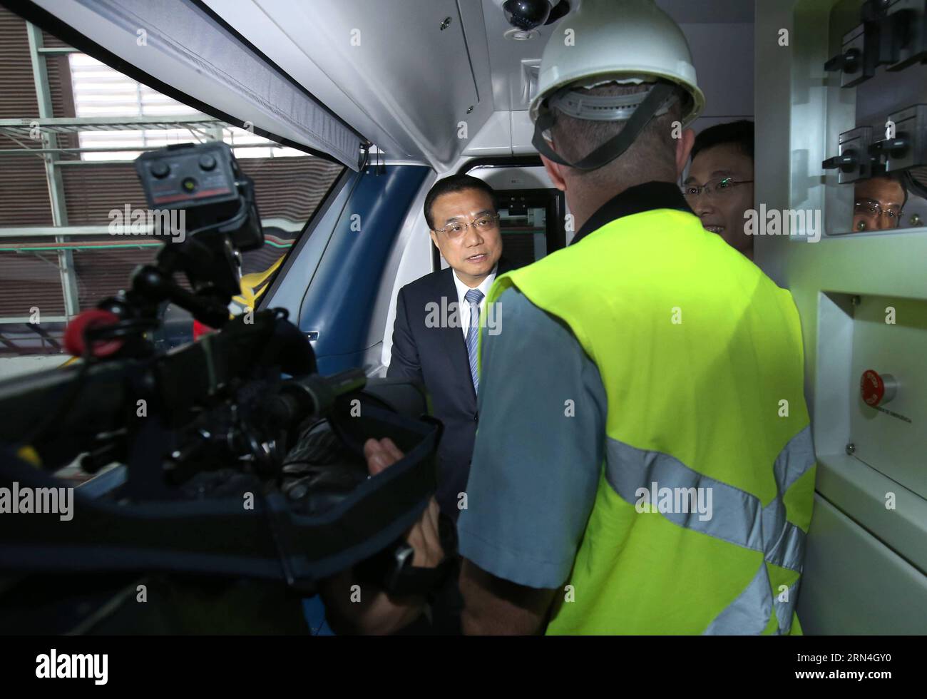 (150520) -- RIO DE JANEIRO, May 20, 2015 -- Chinese Premier Li Keqiang (L) talks to the driver as he takes a ride on a Chinese-made subway train for the Olympic special line in Rio De Janeiro, Brazil, May 20, 2015. ) (wyo) BRAZIL-RIO DE JANEIRO-CHINESE PREMIER-VISIT PangxXinglei PUBLICATIONxNOTxINxCHN   150520 Rio de Janeiro May 20 2015 Chinese Premier left Keqiang l Talks to The Driver As he Takes a Ride ON a Chinese Made Subway Train for The Olympic Special Line in Rio de Janeiro Brazil May 20 2015 wyo Brazil Rio de Janeiro Chinese Premier Visit PangxXinglei PUBLICATIONxNOTxINxCHN Stock Photo