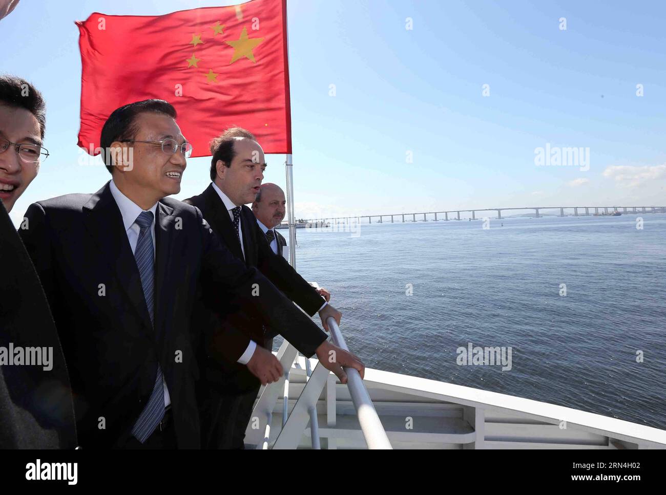 (150520) -- RIO DE JANEIRO, May 20, 2015 -- Chinese Premier Li Keqiang (2nd L) takes a ride on a Chinese-made ferry boat in Rio De Janeiro, Brazil, May 20, 2015. ) (wyo) BRAZIL-RIO DE JANEIRO-CHINESE PREMIER-VISIT LiuxWeibing PUBLICATIONxNOTxINxCHN   150520 Rio de Janeiro May 20 2015 Chinese Premier left Keqiang 2nd l Takes a Ride ON a Chinese Made Ferry Boat in Rio de Janeiro Brazil May 20 2015 wyo Brazil Rio de Janeiro Chinese Premier Visit LiuxWeibing PUBLICATIONxNOTxINxCHN Stock Photo