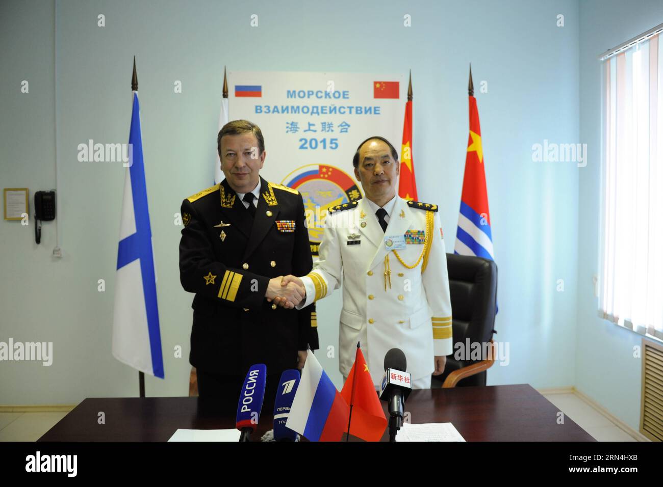(150521) -- NOVOROSSIYSK, May 21, 2015 -- Du Jingchen(R), deputy commander of the Navy of the People s Liberation Army of China shakes hands with Alexander Fedotenkov, deputy commander of the Russian Navy during a joint press conference in Novorossiysk, Russia, on May 21, 2015. Chinese and Russian naval forces on Thursday ended their joint military exercises in the Mediterranean, according to an online news briefing from the Chinese Defense Ministry. ) RUSSIA-NOVOROSSIYSK-CHINA-JOINT NAVAL EXERCISES DaixTianfang PUBLICATIONxNOTxINxCHN   150521 Novorossiysk May 21 2015 you Jingchen r Deputy Com Stock Photo