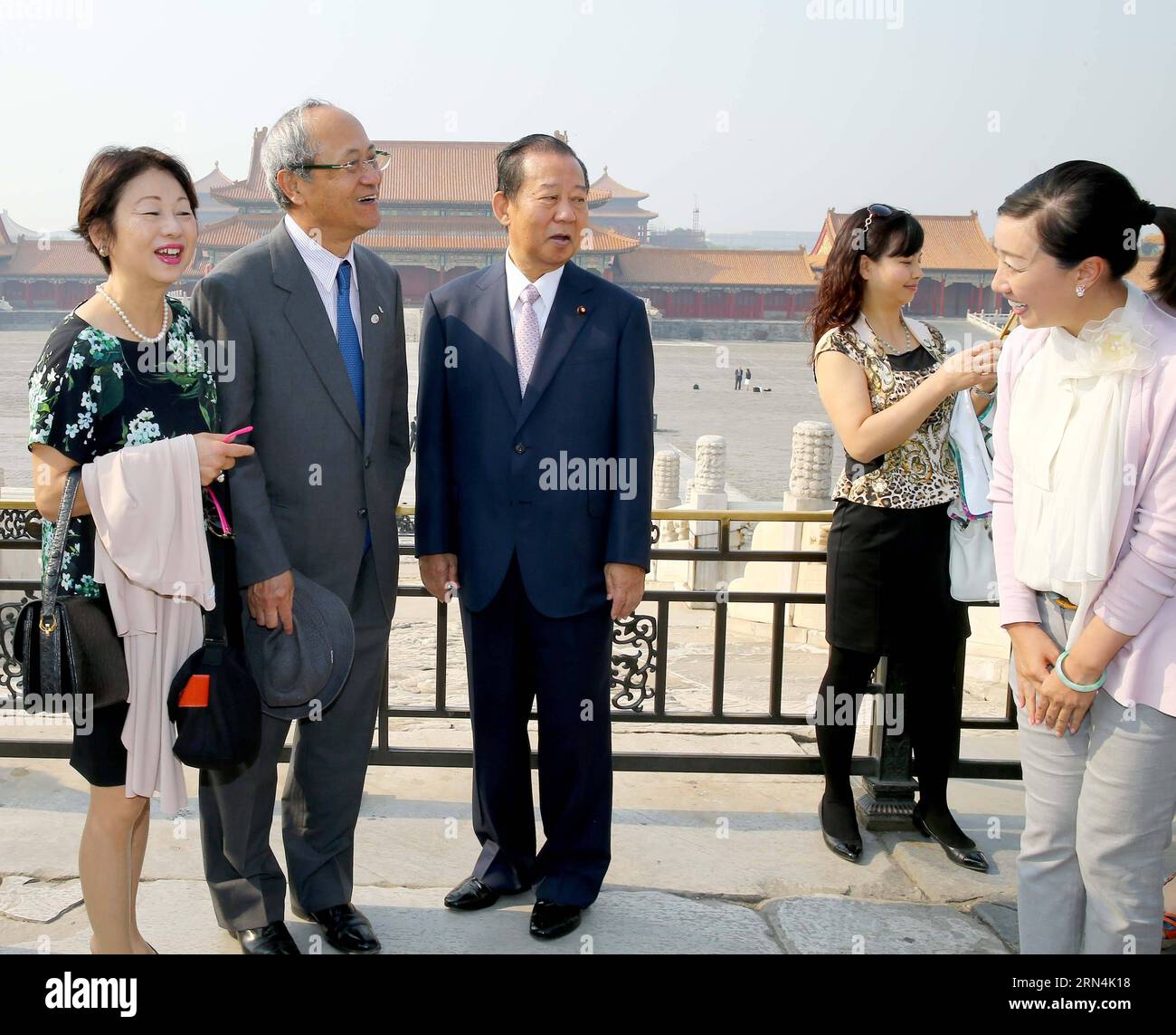 (150523) -- BEIJING, May 23, 2015 -- Toshihiro Nikai (3rd L), chairman of Japan s Liberal Democratic Party s General Council, talks with a tourist as they visit the Forbidden City in Beijing, capital of China, May 23, 2015. A 3,000-member Japanese delegation arrived in China on Friday, an event observers hope will deepen mutual understanding and trust. The delegation will be divided into 80 teams to visit Beijing, Tianjin Municipality, Hebei and Liaoning provinces, among others, to attend cultural, tourism and trade events. ) (wyo) CHINA-BEIJING-JAPANESE DELEGATION-VISIT (CN) ChenxJianli PUBLI Stock Photo