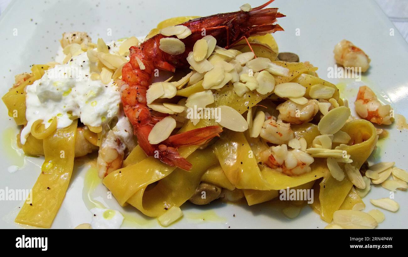 Primi Piatto, Prawns with fettucine and almonds, Close-up, Culinaria, Sicilian food, Sicily, Italy Stock Photo