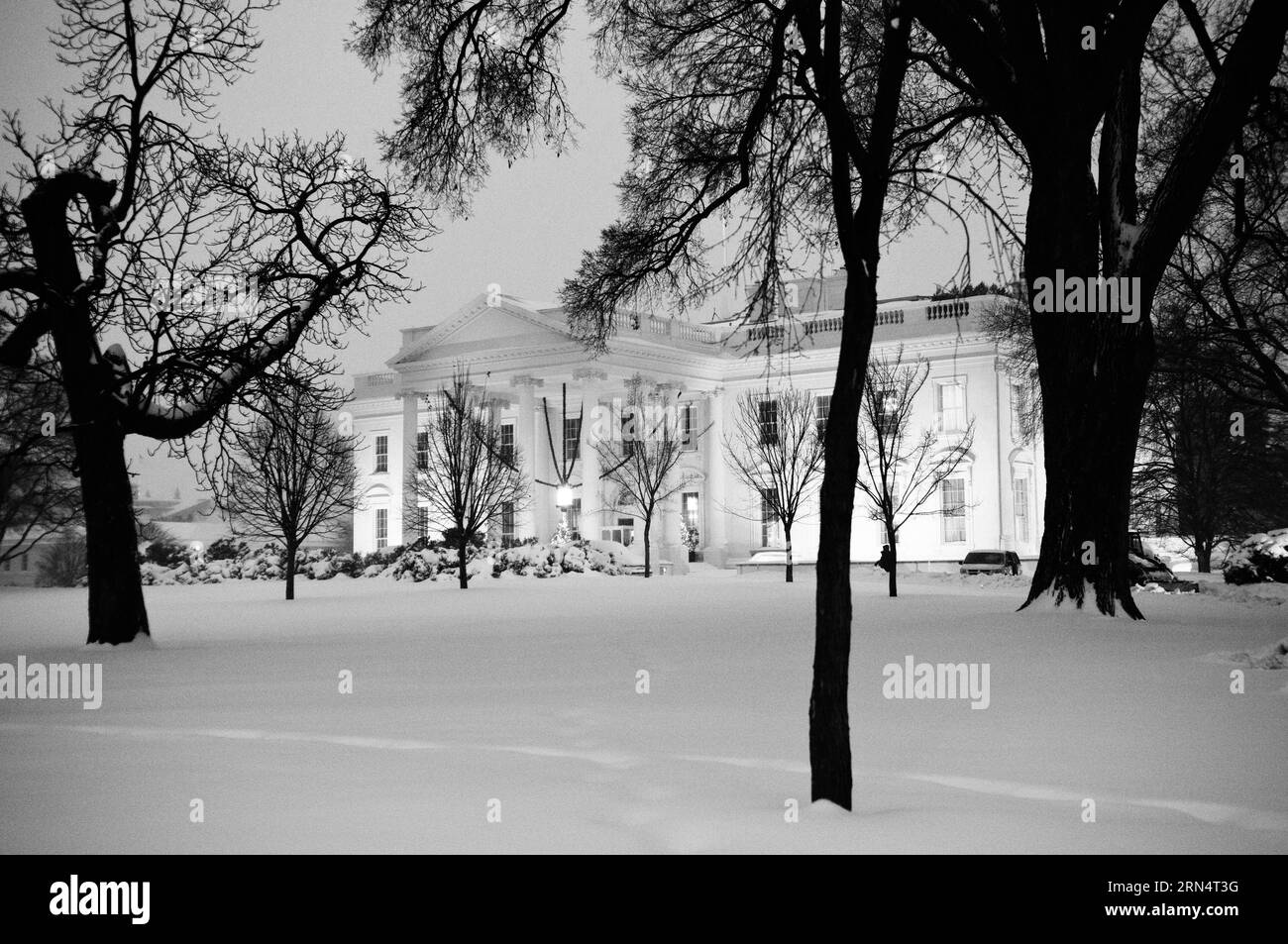 The White House in the middle of a snowstorm at dusk Stock Photo