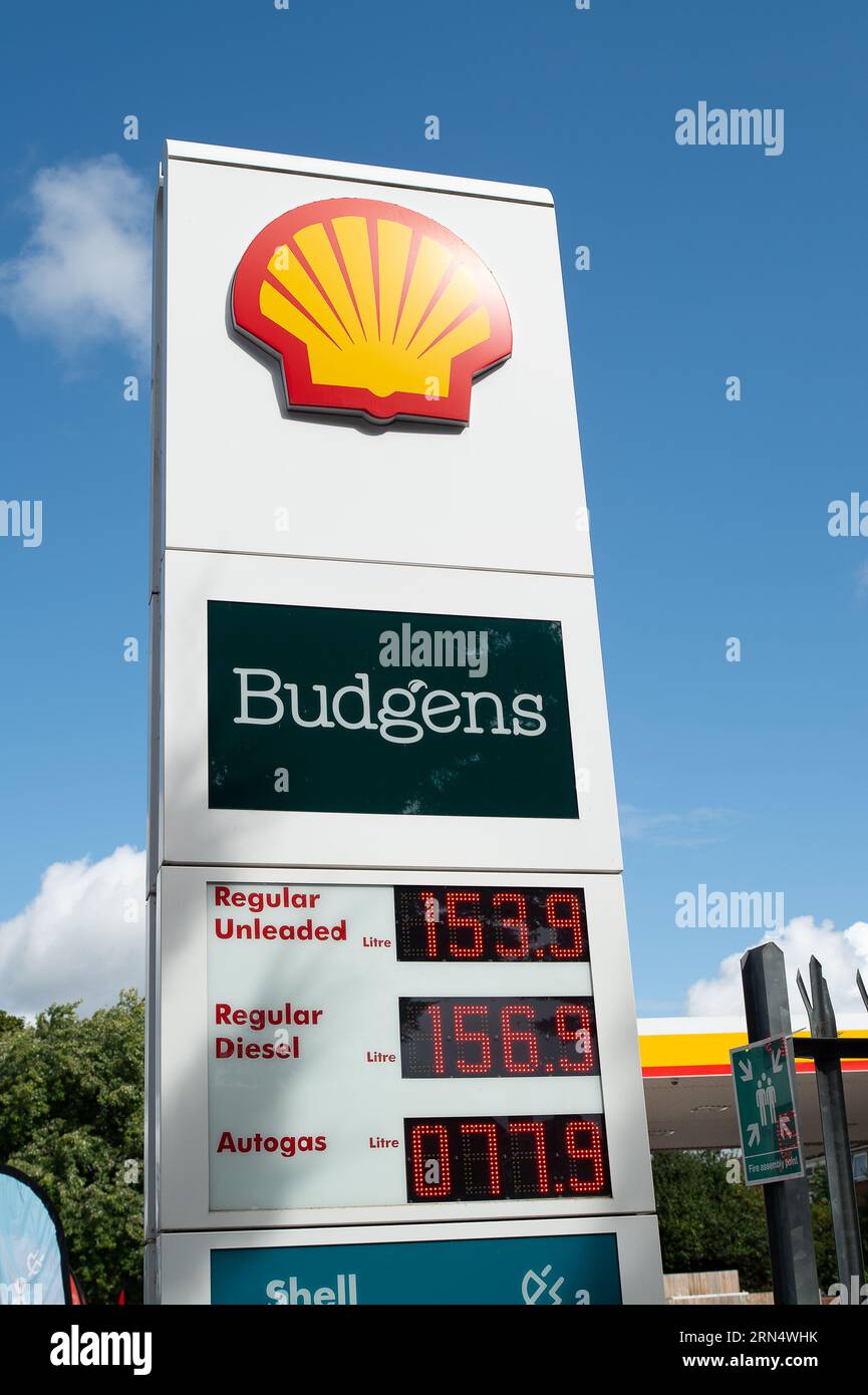 Shell Addlestone Addlestone hi-res stock photography and images - Alamy