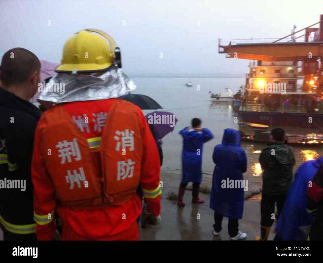 Rescuers work at the ship sinking site in the Jianli section of the Yangtze River in central China s Hubei Province June 2, 2015. A passenger ship carrying 458 people sunk Monday night in the Yangtze River, China s longest. More than 20 people have been rescued. () (mcg) CHINA-HUBEI-JIANLI-SINKING SHIP (CN) Xinhua PUBLICATIONxNOTxINxCHN   Rescue Work AT The Ship sinking Site in The Jianli Section of The Yangtze River in Central China S Hubei Province June 2 2015 a Passenger Ship carrying 458 Celebrities sunk Monday Night in The Yangtze River China S LONGEST More than 20 Celebrities have been R Stock Photo