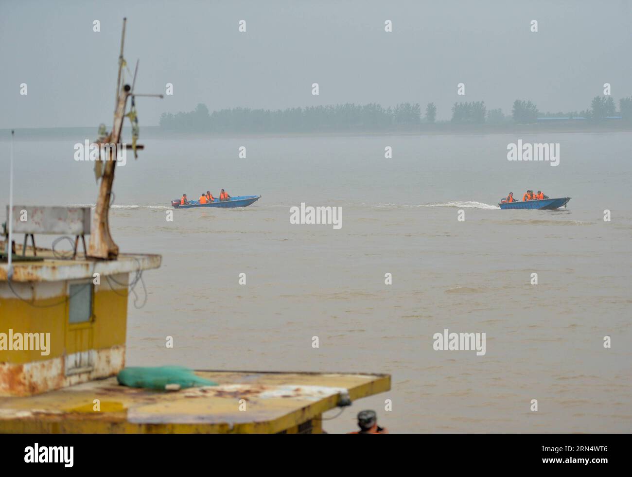 (150602) -- HUARONG, June 2, 2015 -- Rescuers in Yueyang City of central China s Hunan Province take speedboats to search for survivors of the passenger ship overturned in the Jianli section of the Yangtze River in neighboring central China s Hubei Province June 2, 2015. The ship, named Dongfangzhixing, or Eastern Star, sank at around 9:28 p.m. (1328 GMT) on Monday after being caught in a cyclone in the Jianli section of the Yangtze River. Carrying 406 passengers, five travel agency workers and 47 crew members, the ship was heading from Nanjing, capital of east China s Jiangsu Province, for so Stock Photo