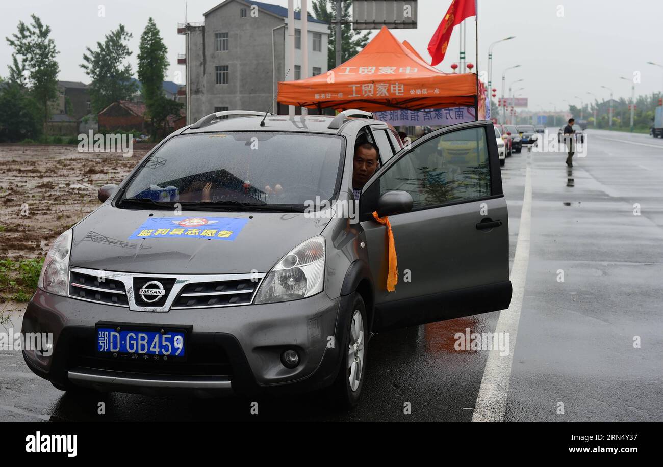 (150604) -- JIANLI, June 4, 2015 -- A car with yellow ribbons tied to the rearview mirrors is seen in Jianli, central China s Hubei Province, June 4, 2015. A cruise ship carrying more than 450 people on Monday sank in the Jianli section of the Yangtze River. Many local drivers are joining the rescue effort by offering free rides for rescuers and relatives of victims with the sign of yellow ribbons. ) (wf) CHINA-HUBEI-SHIP SINKING-RESCUE (CN) HaoxTongqian PUBLICATIONxNOTxINxCHN   Jianli June 4 2015 a Car With Yellow ribbons Tied to The rearview mirrors IS Lakes in Jianli Central China S Hubei P Stock Photo
