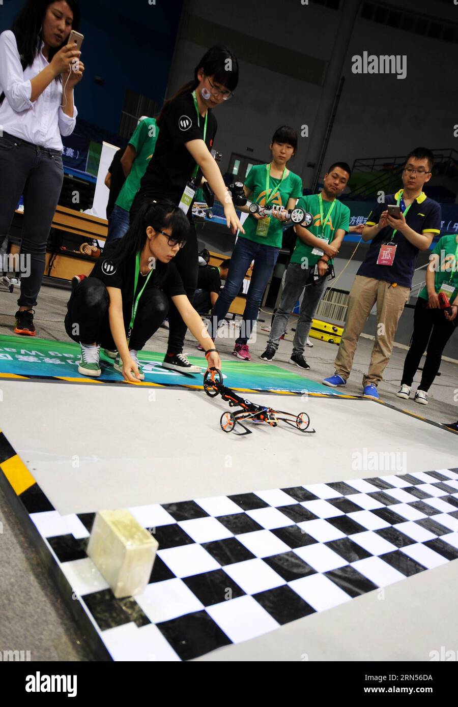 (150615) -- BEIJING, June 15, 2015 -- Competitors put their elastic model car at the start during the competition in Beijing, capital of China, June 15, 2015. The 2015 Formula-E China Design Championship was held at Beijing University of Technology on Monday. Thirty-five teams from fourteen universities in China competed for the opportunity to attend the global final held in Los Angeles in August. ) (zkr) CHINA-BEIJING-FORMULA-E DESIGN CHAMPIONSHIP(CN) LiuxYongzhen PUBLICATIONxNOTxINxCHN   Beijing June 15 2015 Competitors Put their Elastic Model Car AT The Start during The Competition in Beiji Stock Photo