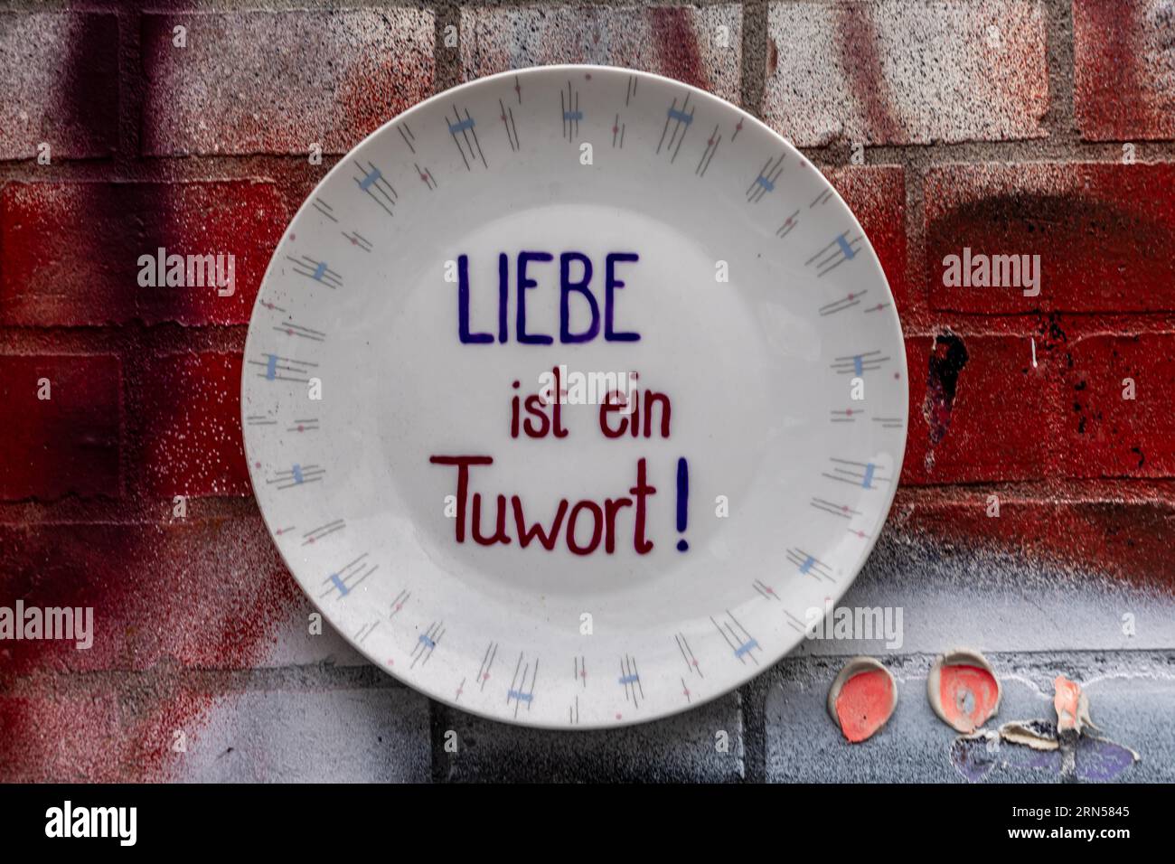 Love is a Tuwort, plate on a house wall, Hamburg, Germany Stock Photo