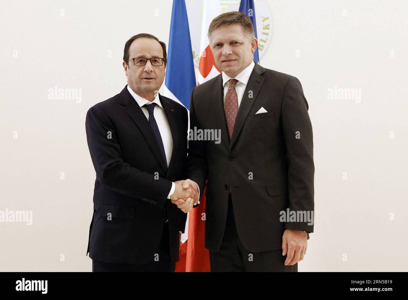 (150619) -- BRATISLAVA, June 19, 2015 -- Slovak Prime Minister Robert Fico (R) shakes hands with French President Francois Hollande, who is here to attend a summit of the prime ministers of the Visegrad Four (V4) countries, in Bratislava on June 19, 2015. Compromise with Greece still needs to be sought, but based on European rules, said French President Francois Hollande on Friday. ) SLOVAKIA-BRATISLAVA-VISEGRAD FOUR-FRANCE-SUMMIT AndrejxKlizan PUBLICATIONxNOTxINxCHN   150619 Bratislava June 19 2015 Slovak Prime Ministers Robert Fico r Shakes Hands With French President François Hollande Who I Stock Photo