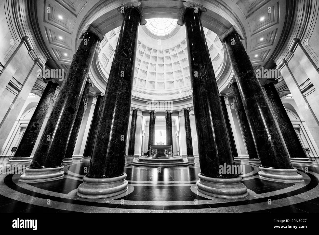 WASHINGTON DC, United States — A wide-angle photo of the interior of the rotunda at the heart of the National Gallery of Art in Washington DC. The rotunda of the National Gallery of Art shines with architectural details and ambient light. Serving as the heart of the gallery, this central space not only offers a calm respite for visitors but also exemplifies the institution's dedication to art and culture in the nation's capital. Stock Photo