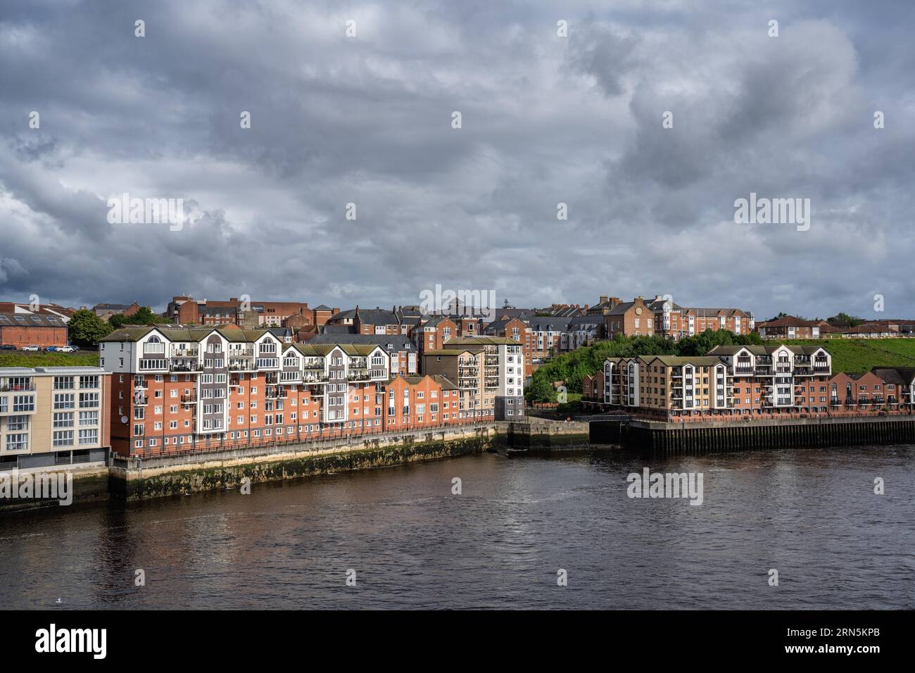 Modern homes on the banks of the River Tyne, North Shields, Newcastle upon Tyne, Northumberland, England, United Kingdom Stock Photo