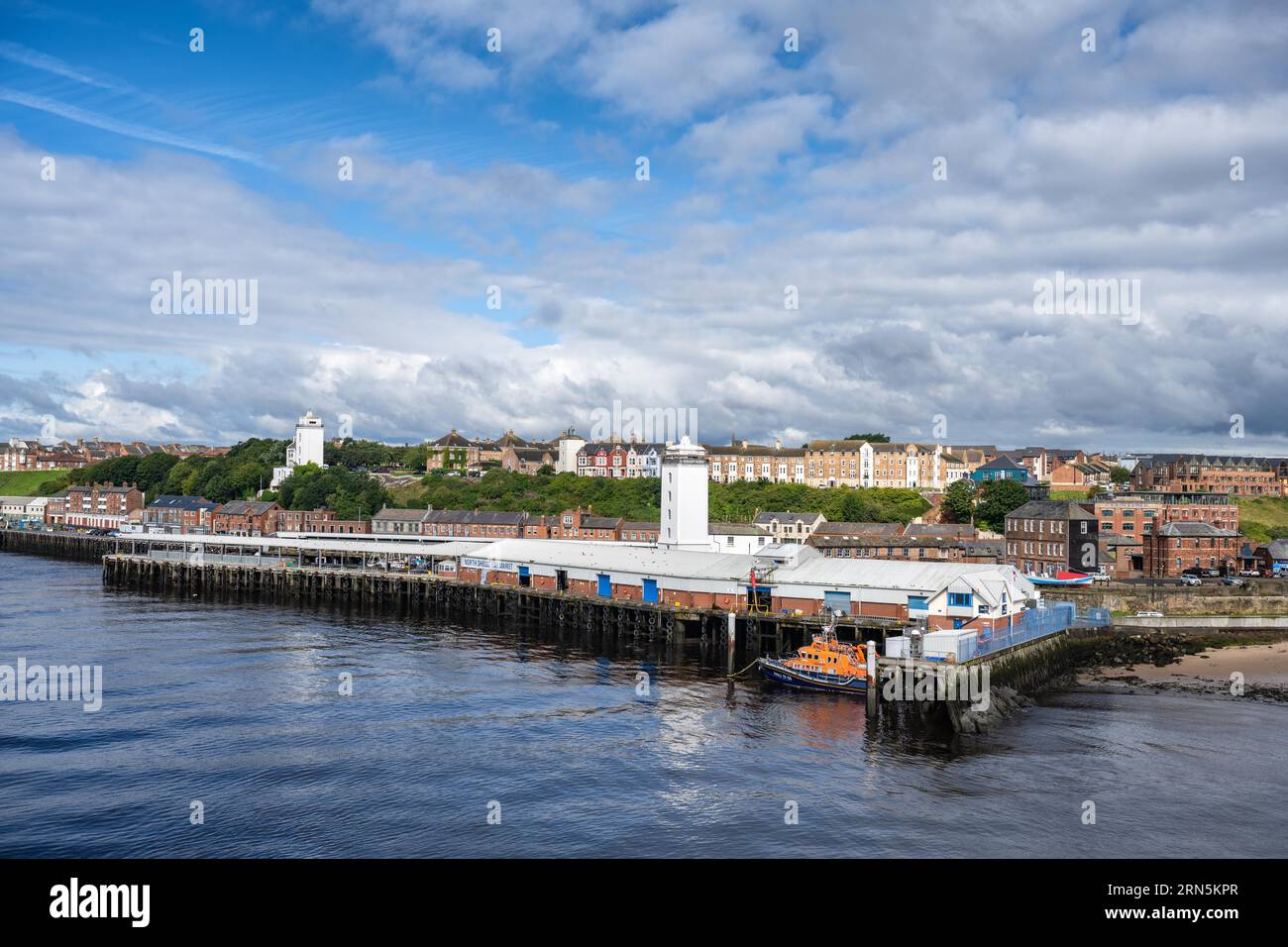 North bank of the River Tyne with the fish market and the Old Low lighthouse, on the left the Fish Quay High lighthouse, North Shields, Newcastle Stock Photo