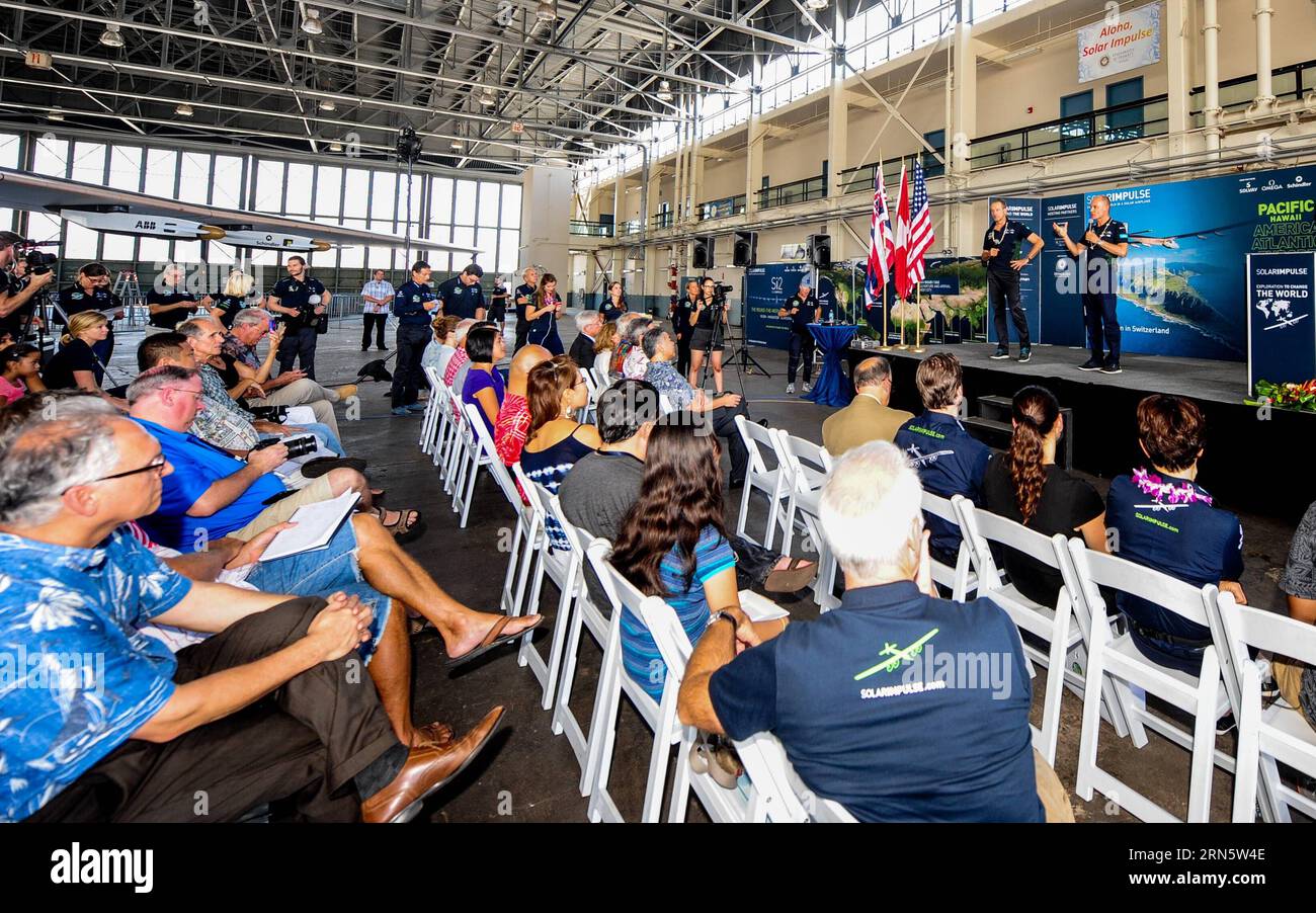 Solar Impulse 2 pilots Andre Borschberg (L) and Bertrand Piccard hold a press conference in Honolulu, the United States, on July 3, 2015. Solar Impulse 2, the first solar-powered aircraft aimed at flying around the world, landed at Kalaeloa Airport in Honolulu at 5:51 a.m. local time (1551 GMT) on Friday after 118-hour non-stop flight over the Pacific. ) U.S.-HAWAII-HONOLULU-SOLAR IMPULSE 2-PRESS CONFERENCE ZhangxChaoqun PUBLICATIONxNOTxINxCHN   Solar Impulses 2 Pilots André Borschberg l and Bertrand Piccard Hold a Press Conference in Honolulu The United States ON July 3 2015 Solar Impulses 2 Stock Photo