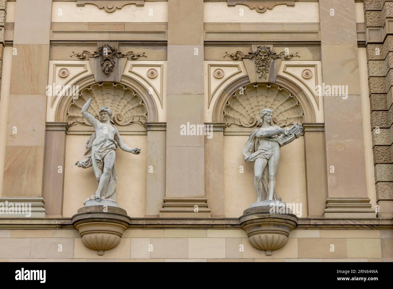 Female statue and male statue hi-res stock photography and images - Alamy