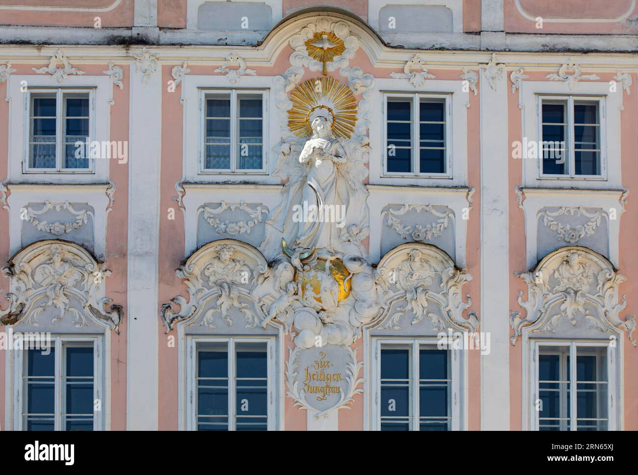 Market square with rococo stucco facades on the town houses, Obernberg am Inn, Innviertel, Upper Austria, Austria Stock Photo