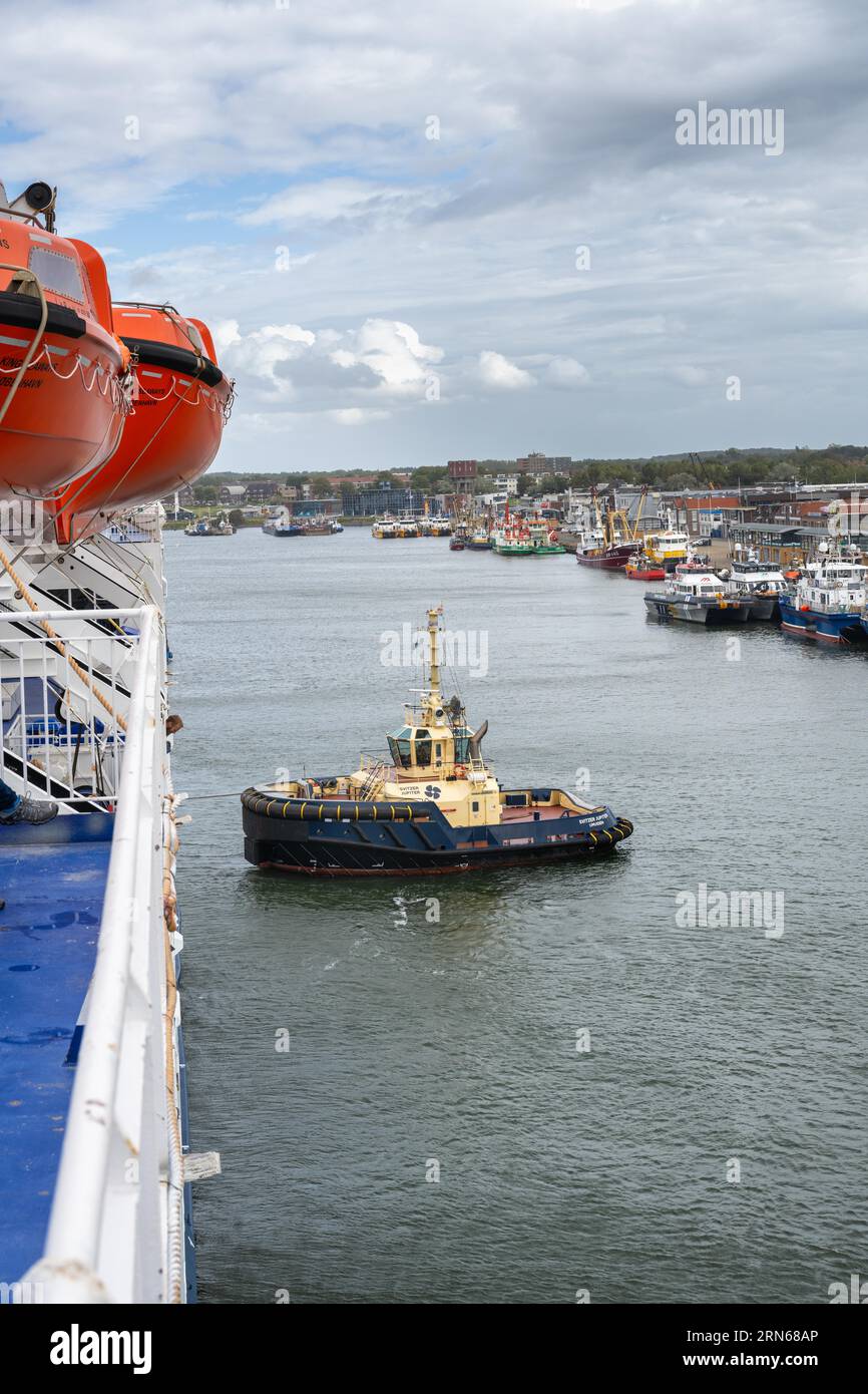 Tug, towing assistance, EDDY Tug towing the ferry King Seaways out of the harbour of Ijmuiden, North Holland, Netherlands Stock Photo