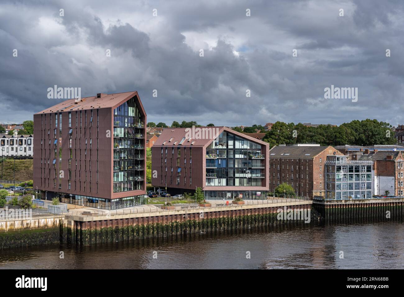 Modern homes on the banks of the River Tyne, North Shields, Newcastle upon Tyne, Northumberland, England, United Kingdom Stock Photo