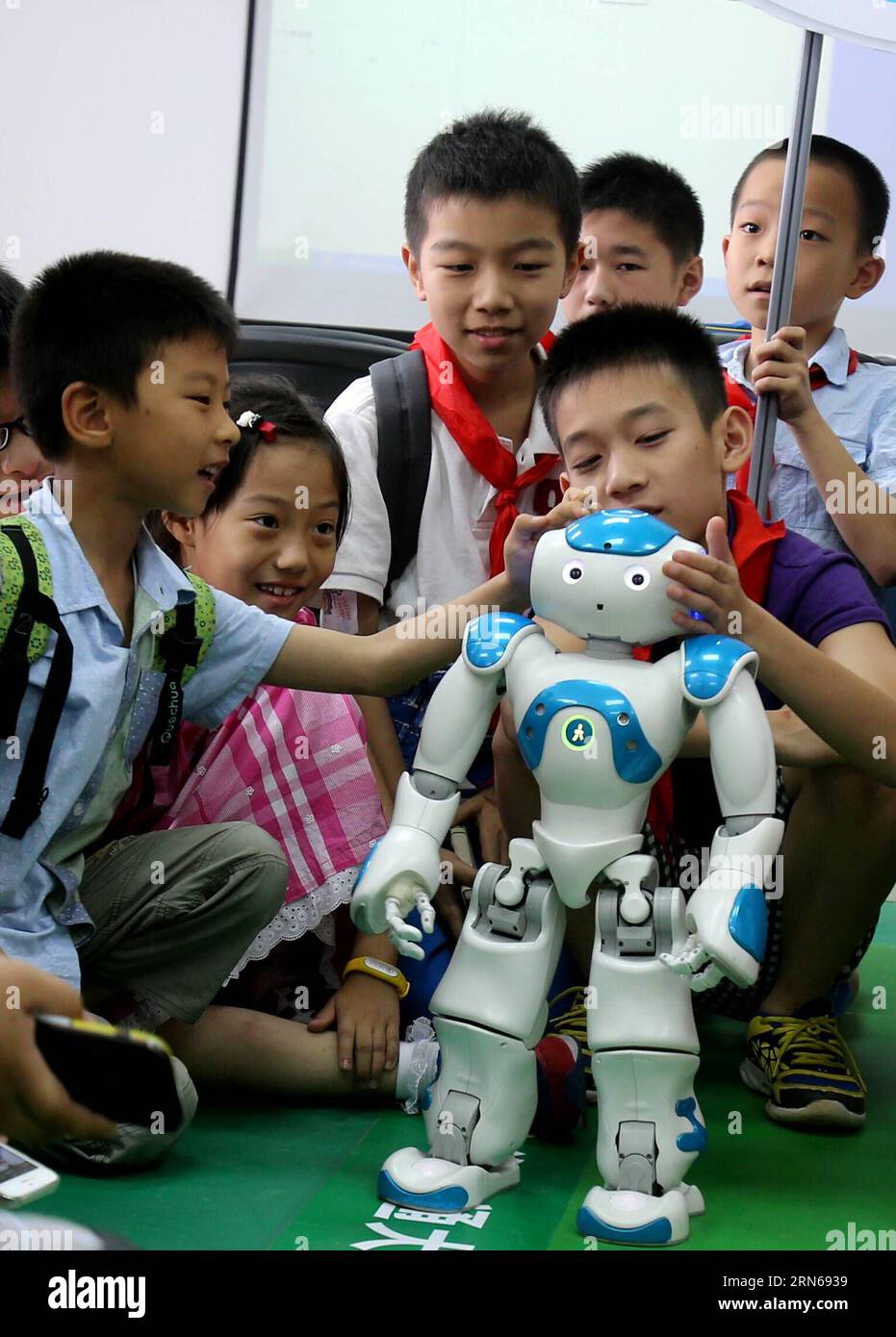 (150716) -- SHANGHAI, July 16, 2015 -- Children interested in scientific invention meet Robot Nao at a robot laboratory in Shanghai Jiaotong University, east China, July 16, 2015. Nao is a 58-centimeter tall robot developed and manufactured by Aldebaran Robotics, a Paris-based company. ) (dhf) CHINA-SHANGHAI-CHILDREN-MEET-ROBOT (CN) LiuxYing PUBLICATIONxNOTxINxCHN   150716 Shanghai July 16 2015 Children interested in Scientific Invention Meet Robot Nao AT a Robot Laboratory in Shanghai Jiaotong University East China July 16 2015 Nao IS a 58 centimeter Tall Robot Developed and Manufactured by A Stock Photo