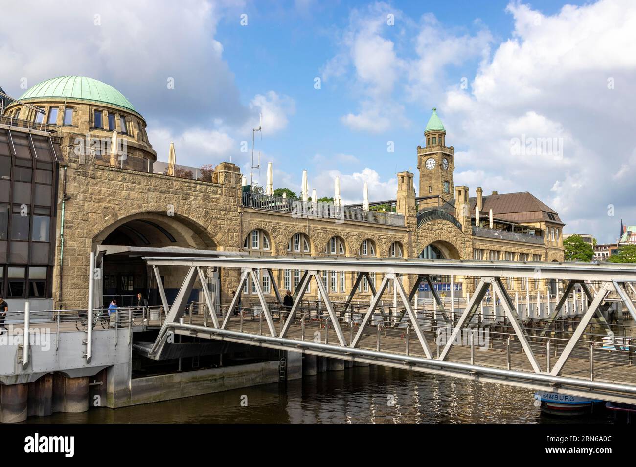 Tide gauge tower, St. Pauli Landungsbruecken, Landungsbruecke 4, Port