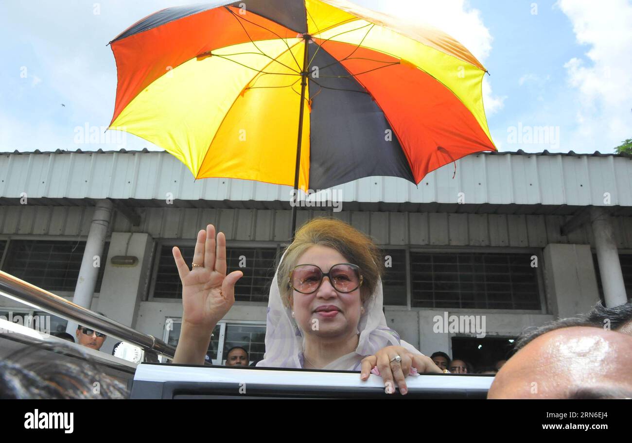 (150723) -- DHAKA, July 23, 2015 -- Bangladesh s former prime minister and Bangladesh Nationalist Party chairperson Khaleda Zia waves after arriving at a court hearing of two graft cases in Dhaka, Bangladesh, July 23, 2015. ) (dzl) BANGLADESH-DHAKA-EX-PM-COURT HEARING SharifulxIslam PUBLICATIONxNOTxINxCHN   150723 Dhaka July 23 2015 Bangladesh S Former Prime Ministers and Bangladesh Nationalist Party Chair person Khaleda Zia Waves After arriving AT a Court Hearing of Two Graft Cases in Dhaka Bangladesh July 23 2015 dzl Bangladesh Dhaka Ex PM Court Hearing SharifulxIslam PUBLICATIONxNOTxINxCHN Stock Photo