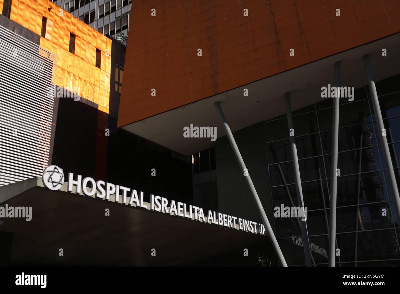 Exterior view of the Albert Einstein Hospital, where Joe Jackson, father of the late Michael Jackson is hospitalized in the intensive care unit, in Sao Paulo, Brazil, on July 27, 2015. Acording to the local press, Jackson was admitted in the Hospital on Sunday after a stroke. Rahel Patrasso) (rtg) BRAZIL-SAO PAULO-ENTERTAINMENT-JOE JACKSON e RahelxPatrasso PUBLICATIONxNOTxINxCHN   Exterior View of The Albert Einstein Hospital Where Joe Jackson Father of The Late Michael Jackson IS hospitalized in The Intense Care Unit in Sao Paulo Brazil ON July 27 2015 acording to The Local Press Jackson what Stock Photo