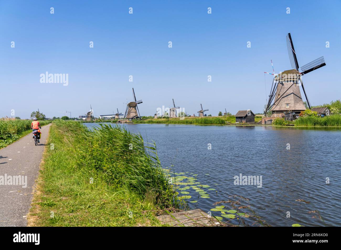 Kinderdijk, 18 Windmühlen die das Wasser aus den Poldern abpumpen sollten um das Land nutzen zu können, eine der bekanntesten Sehenswürdigkeiten, UNES Stock Photo
