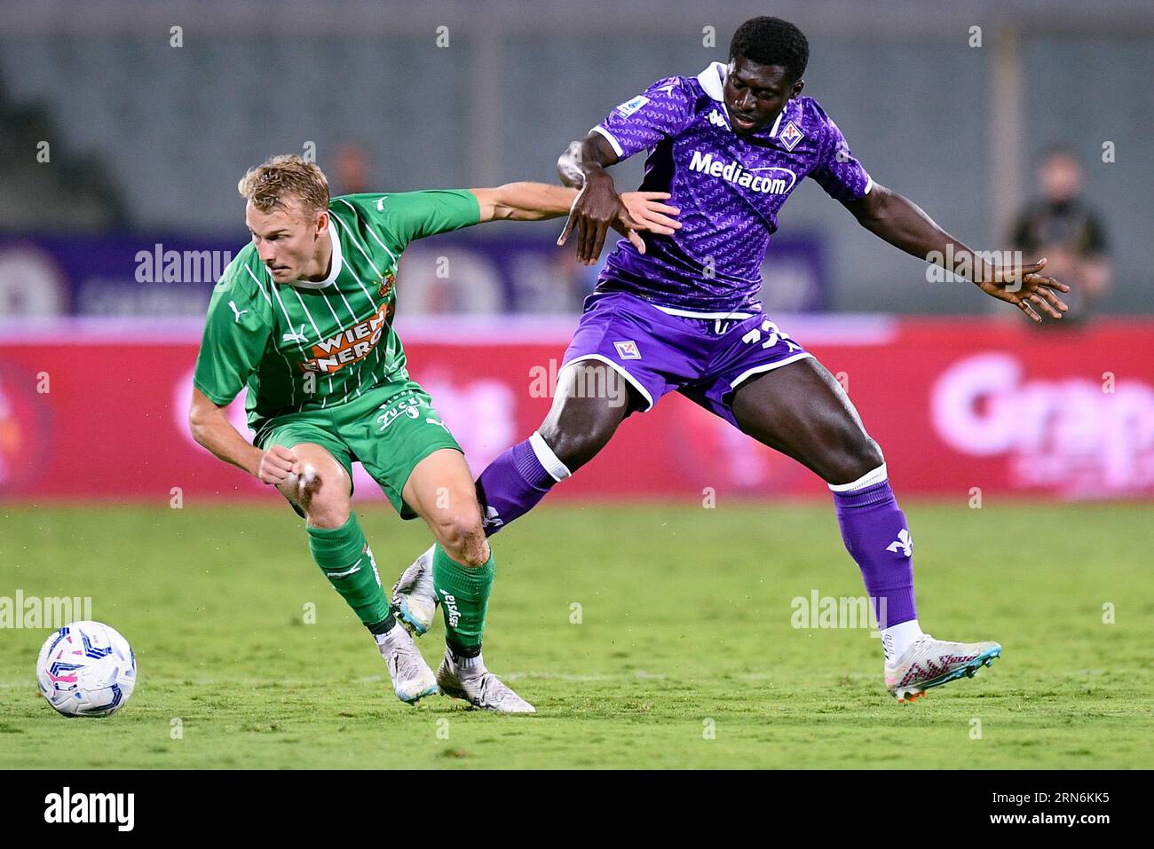 Florence, Italy. 31st Aug, 2023. Oliver Strunz of SK Rapid Wien and Alfred Duncan of ACF Fiorentina compete for the ball during the UEFA Conference League Play-Off leg two match between ACF Fiorentina and SK Rapid Wien at Stadio Artemio Franchi on August 31, 2023 in Florence, Italy. Credit: Giuseppe Maffia/Alamy Live News Stock Photo