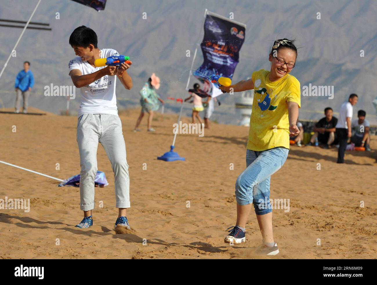 Squirt guns hi-res stock photography and images - Page 2 - Alamy