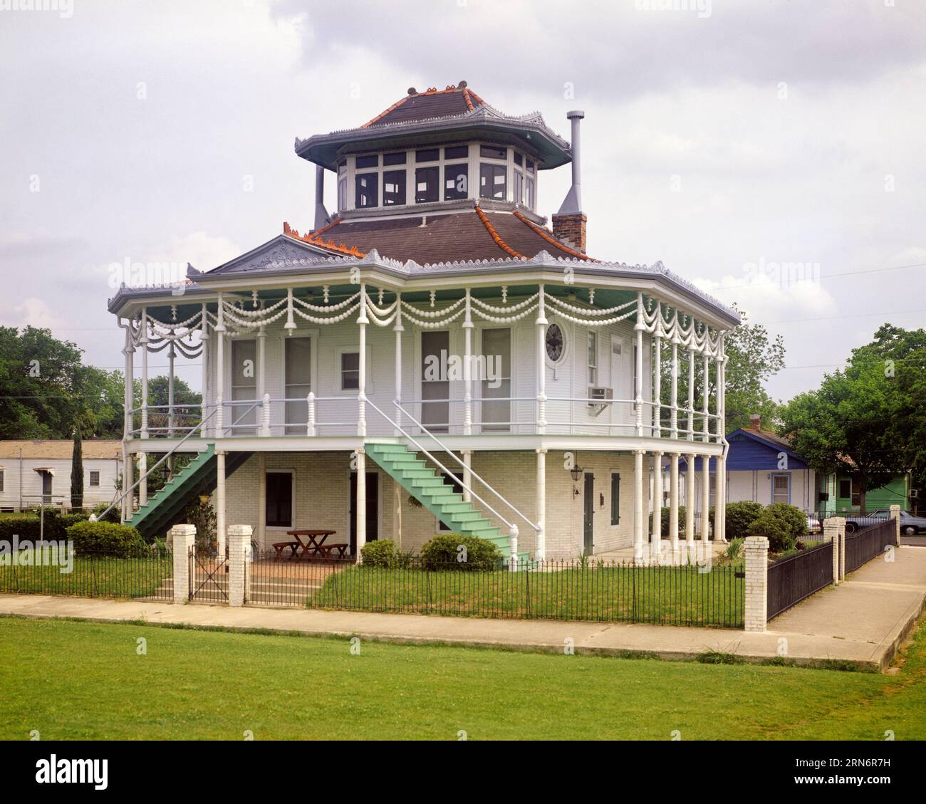 1980s ONE OF THE 2 DOULLUT STEAMBOAT HOUSES ON EGANIA STREET IN 1905 BY RIVERBOAT CAPTAINS MARY AND MARTIN IN NEW ORLEANS LA USA - kr40599 GRD001 HARS RIVERBOAT CHIMNEY DEEP SOUTH LA MISSISSIPPI RIVER NEW ORLEANS OLD FASHIONED STEAMBOAT Stock Photo