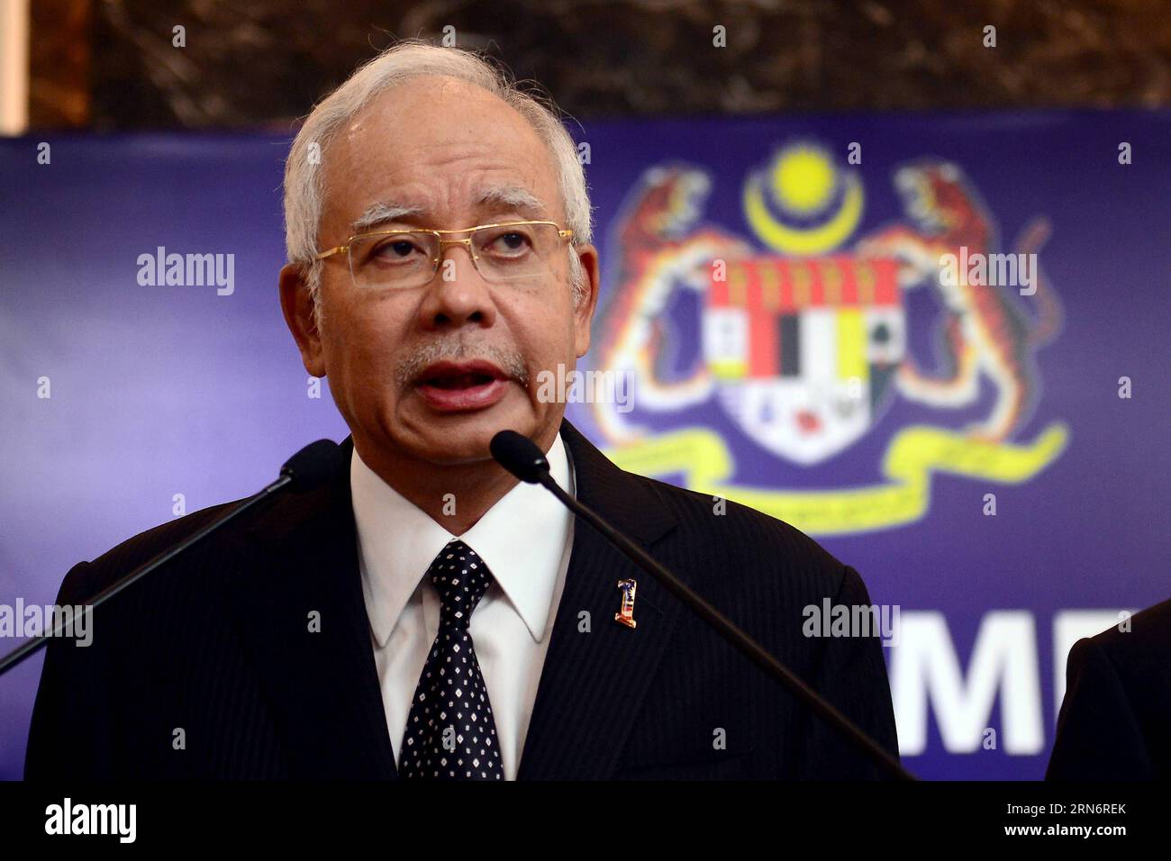 (150806) -- KUALA LUMPUR, Aug. 6, 2015 -- Malaysian Prime Minister Najib Razak attends a press conference on the missing Malaysian Airlines flight MH370 in Kuala Lumpur, Malaysia, Aug. 6, 2015. Verification had confirmed that the debris discovered on the Reunion Island belongs to the missing Malaysian Airlines flight MH370, Malaysian Prime Minister Najib Razak announced here early on Thursday. ) MALAYSIA-KUALA LUMPUR-PM-MH 370 FLIGHT-PRESS CONFERENCE ChongxVoonxChung PUBLICATIONxNOTxINxCHN   Kuala Lumpur Aug 6 2015 Malaysian Prime Ministers Najib Razak Attends a Press Conference ON The Missing Stock Photo
