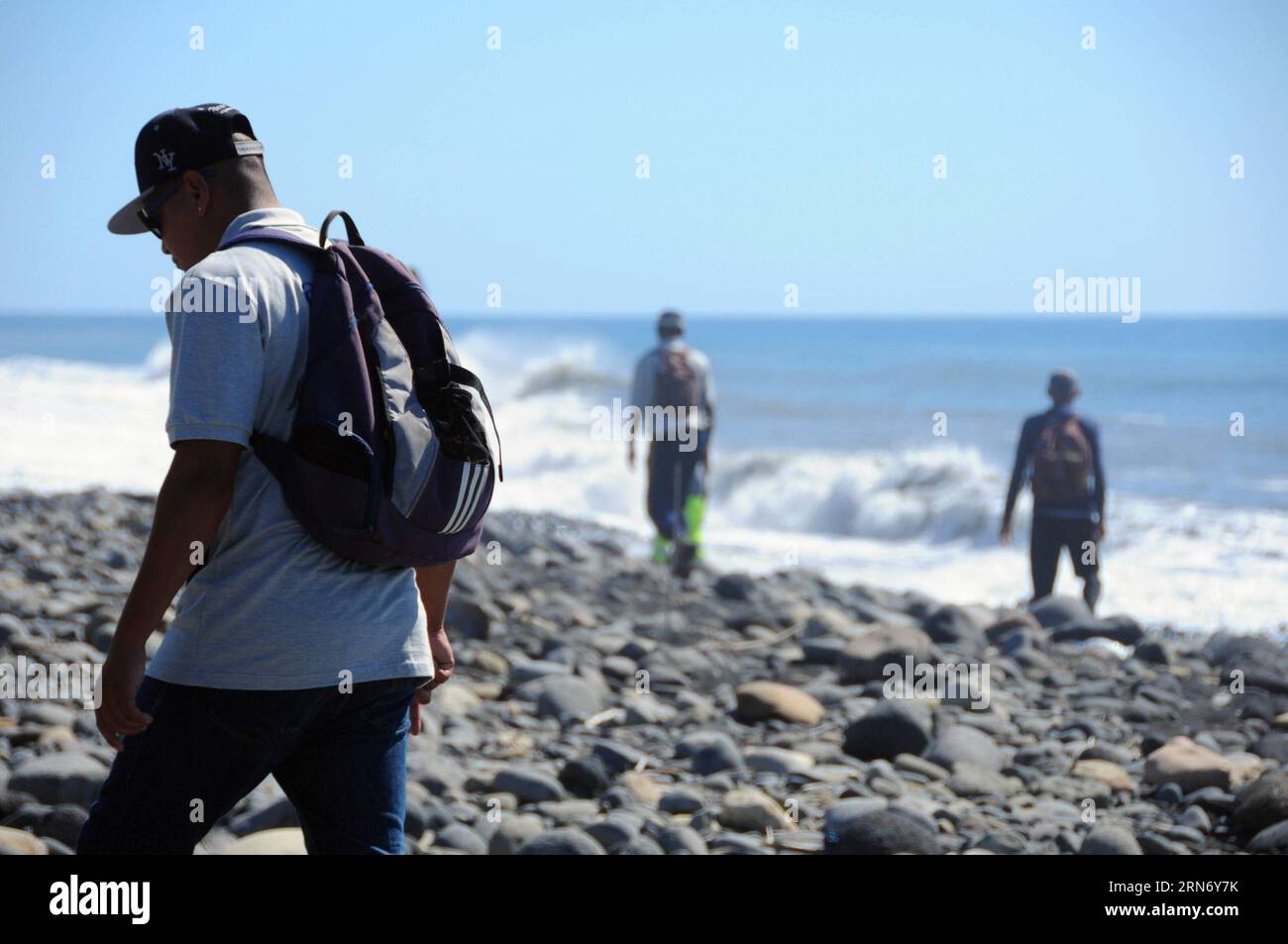 (150810) -- LA REUNION, Aug. 10, 2015 -- Searchers search the Saint Andre Beach of France s overseas island La Reunion in the Indian Ocean, where the first piece of debris from the missing Malaysian Airlines flight MH370 was found, on Aug. 10, 2015. France on Aug. 7 announced that hunts for more MH370 debris will continue for at least a week off la Reunion after a wing section was spotted near the island. ) LA REUNION-MH370 DEBRIS-SEARCH-CONTINUE ZhangxChuanshi PUBLICATIONxNOTxINxCHN   150810 La Reunion Aug 10 2015 Searchers Search The Saint André Beach of France S Overseas Iceland La Reunion Stock Photo